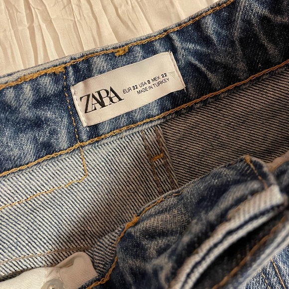 Zara extra long flared jeans with a frayed bottom - Picture 3 of 4